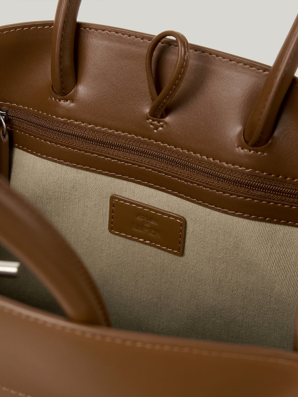 NADEL BAG (TAWNY BROWN)