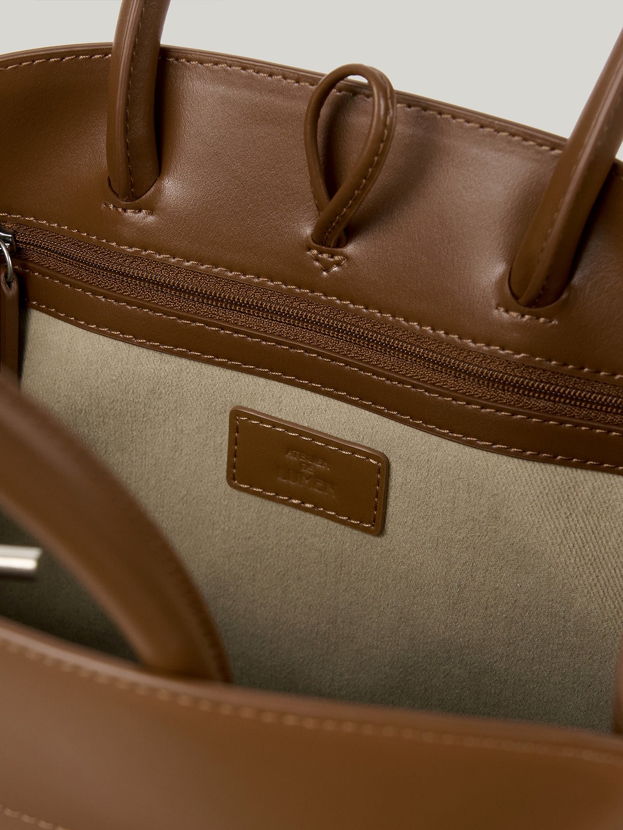 NADEL BAG (TAWNY BROWN)