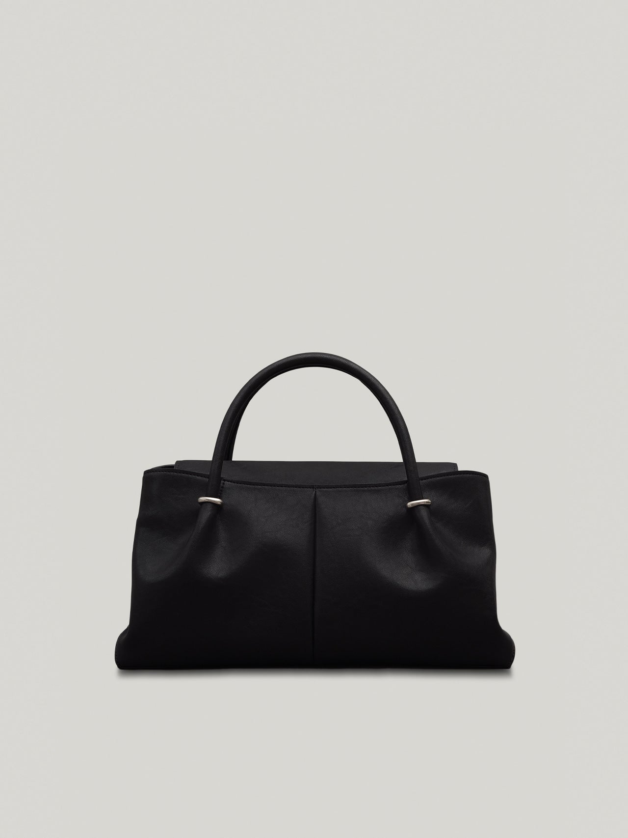 ANNEAU FLAP BAG (SOFT BLACK)