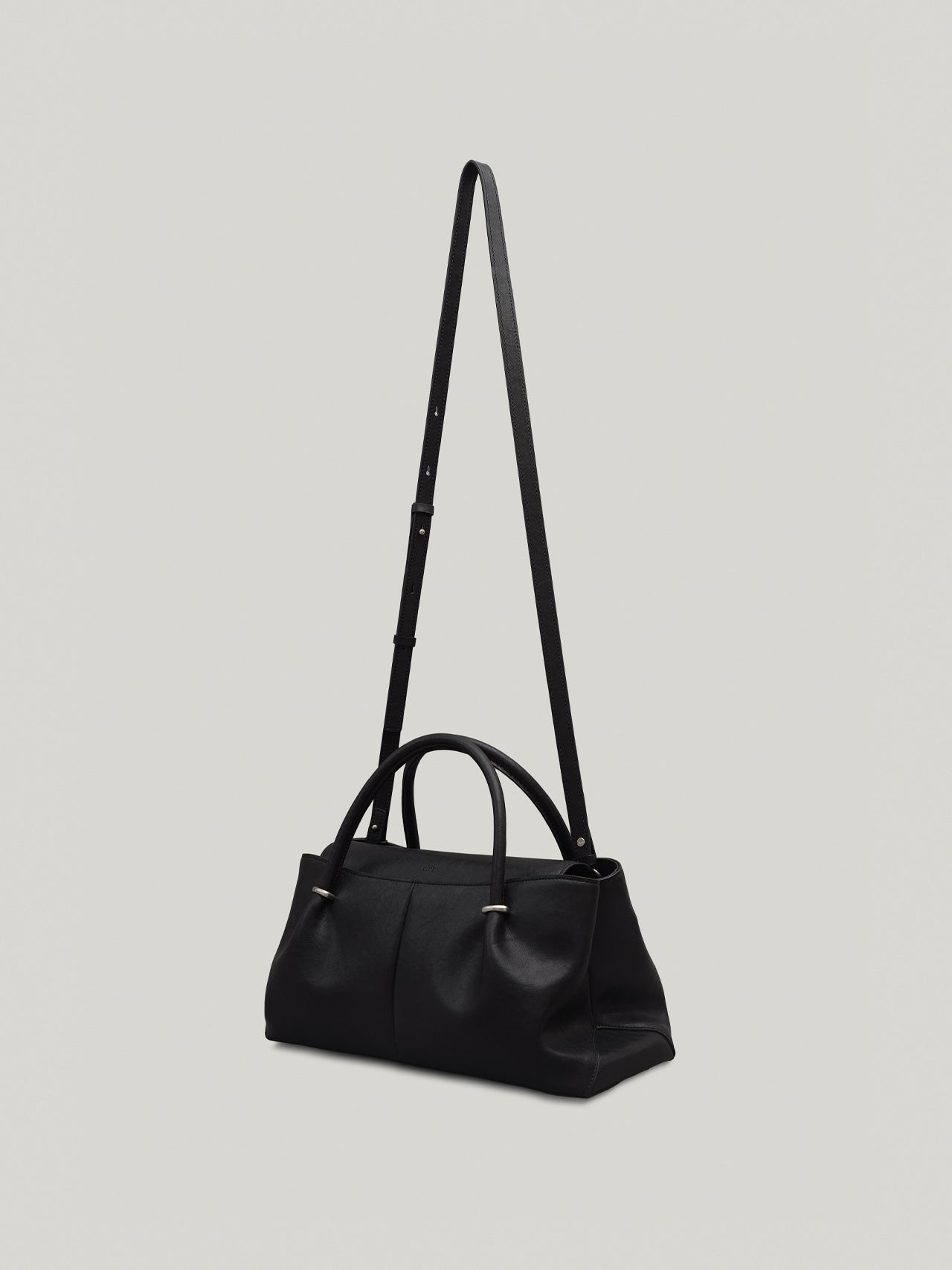 ANNEAU FLAP BAG (SOFT BLACK)