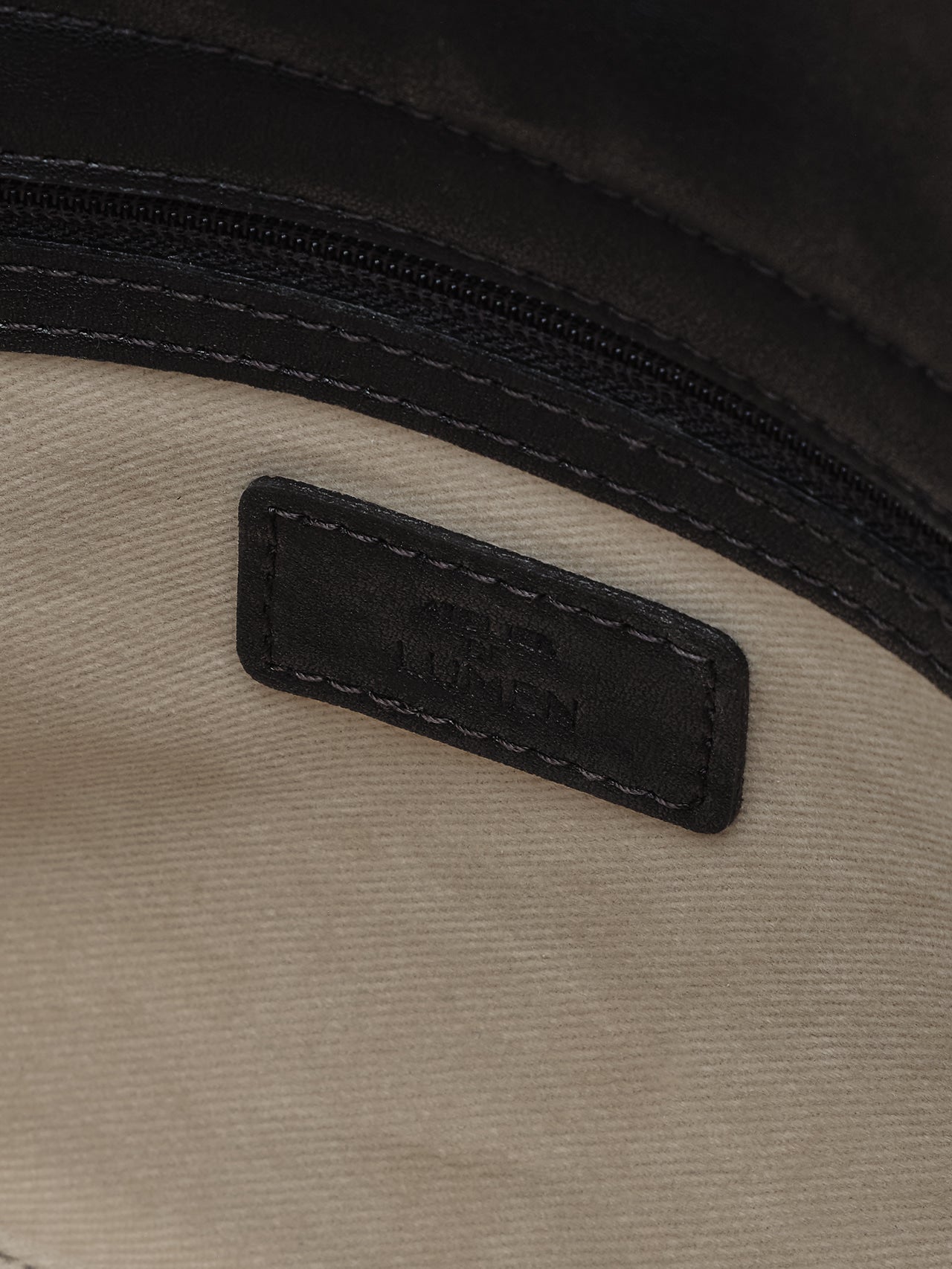 ANNEAU FLAP BAG (SOFT BLACK)