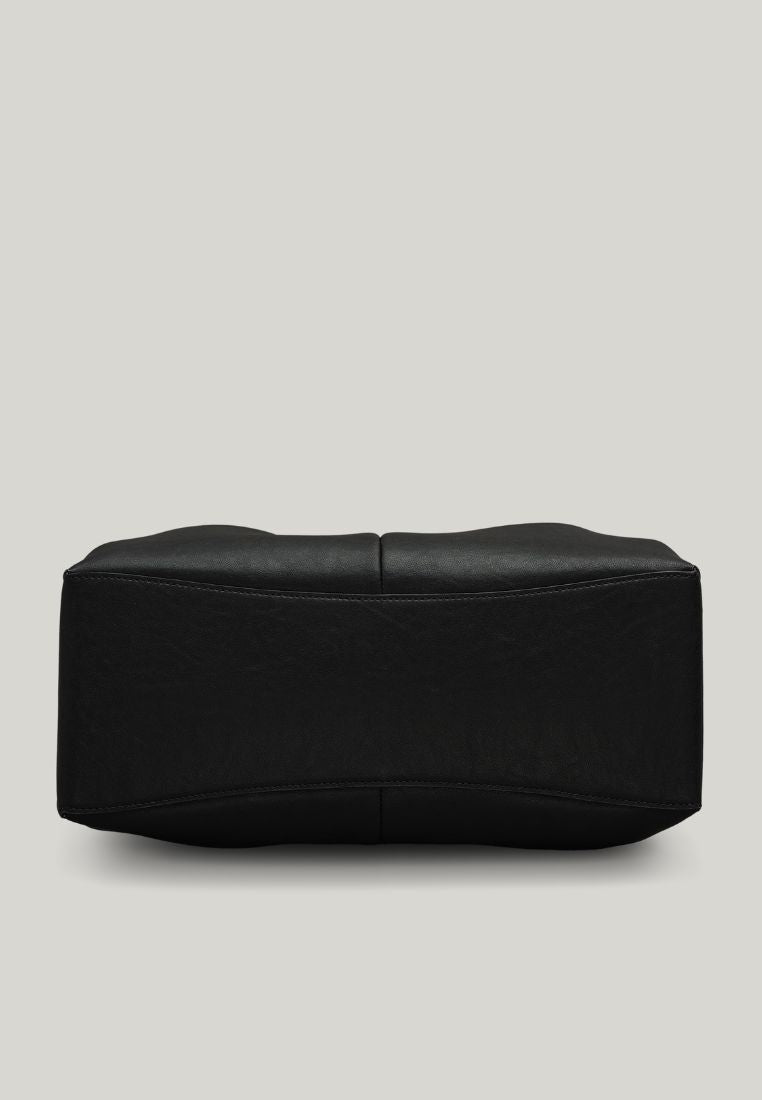 ANNEAU FLAP BAG (SOFT BLACK)