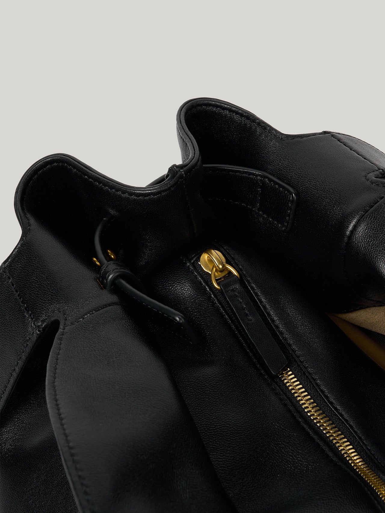 BRISE GRAND BAG (SOFT BLACK)
