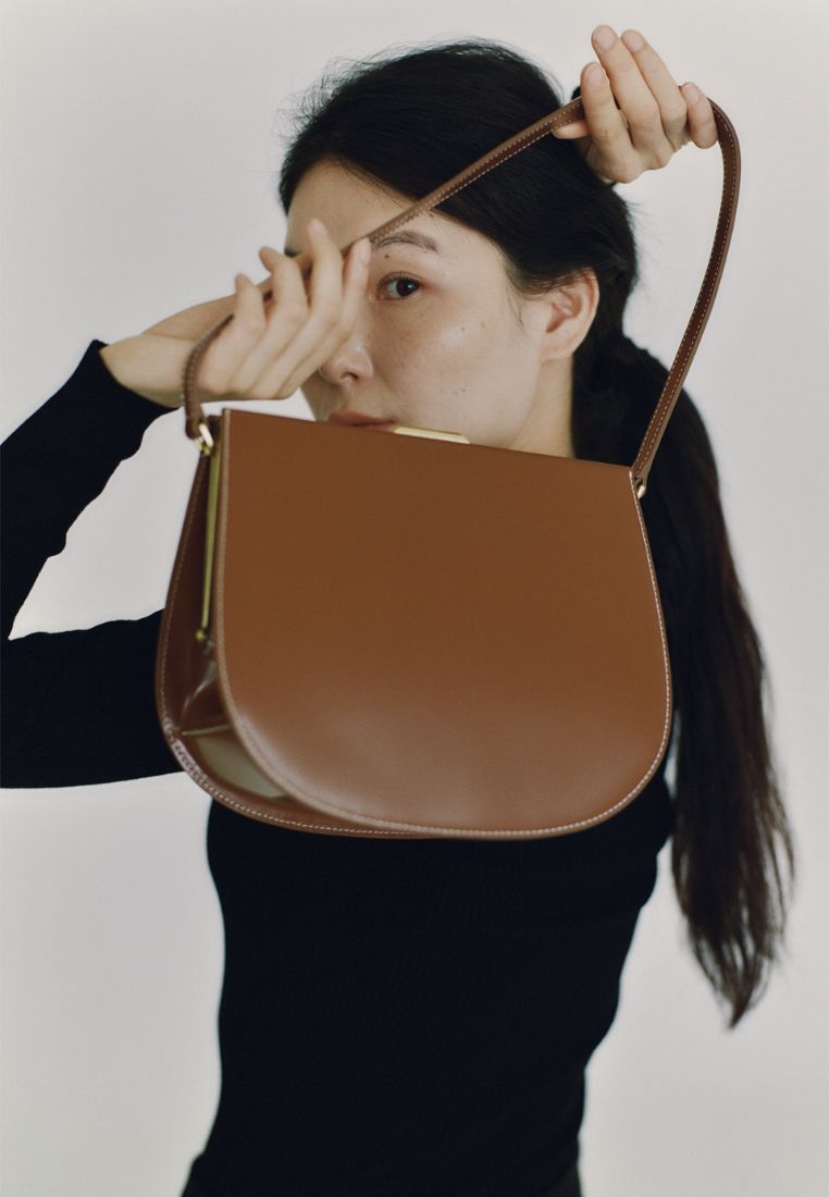 LUNE FORME BAG (COGNAC BROWN)