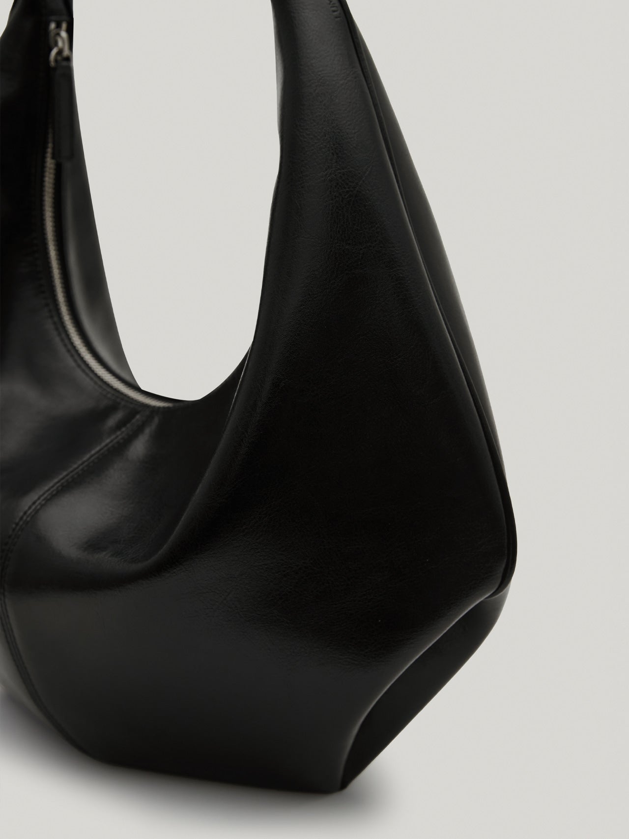 MOSSY HOBO BAG (LEATHER BLACK)