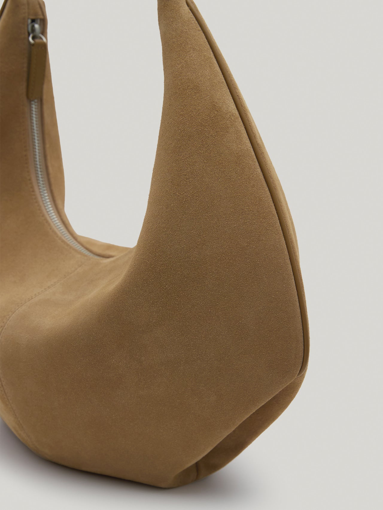 MOSSY HOBO BAG (SUEDE SAND)
