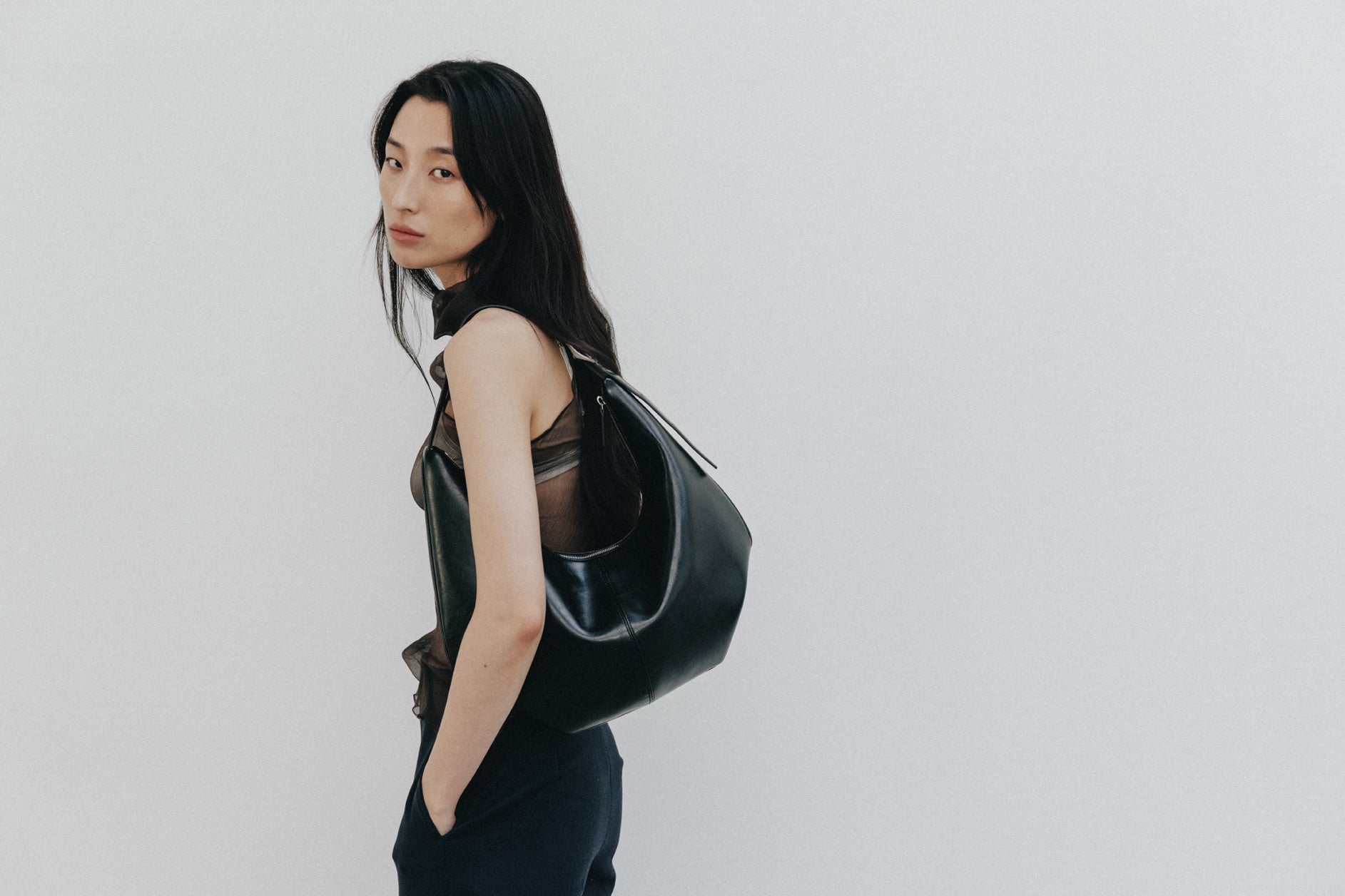 MOSSY HOBO BAG (LEATHER BLACK)