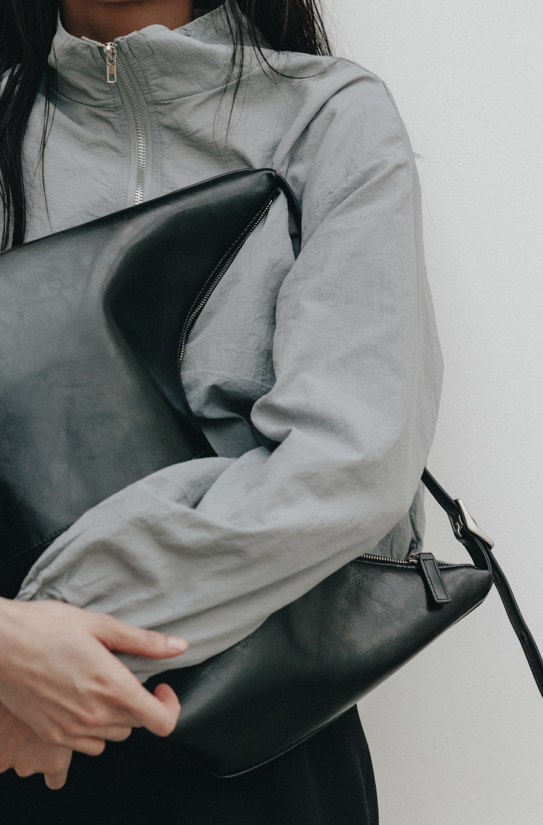 MOSSY HOBO BAG (LEATHER BLACK)