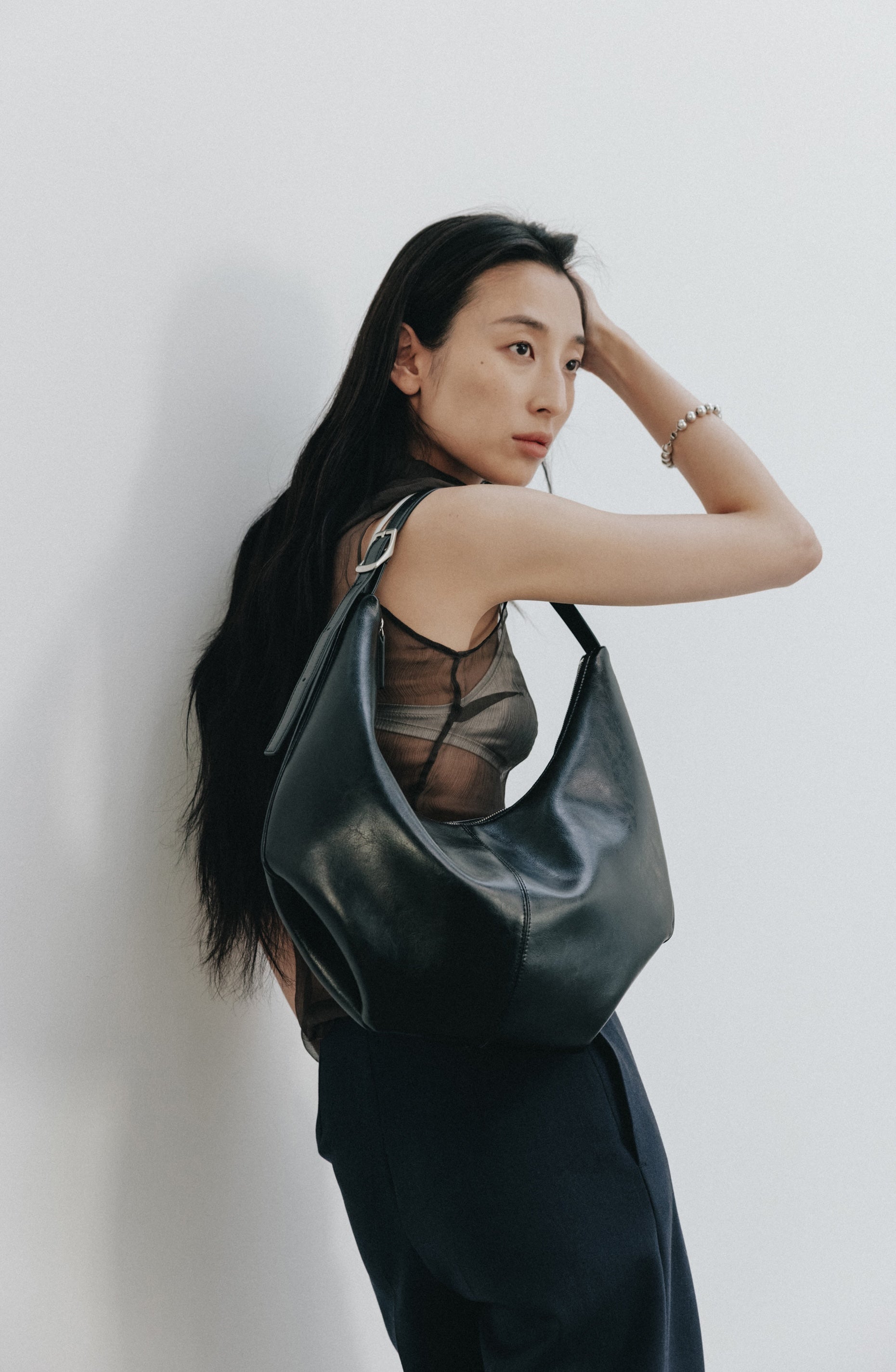 MOSSY HOBO BAG (LEATHER BLACK)