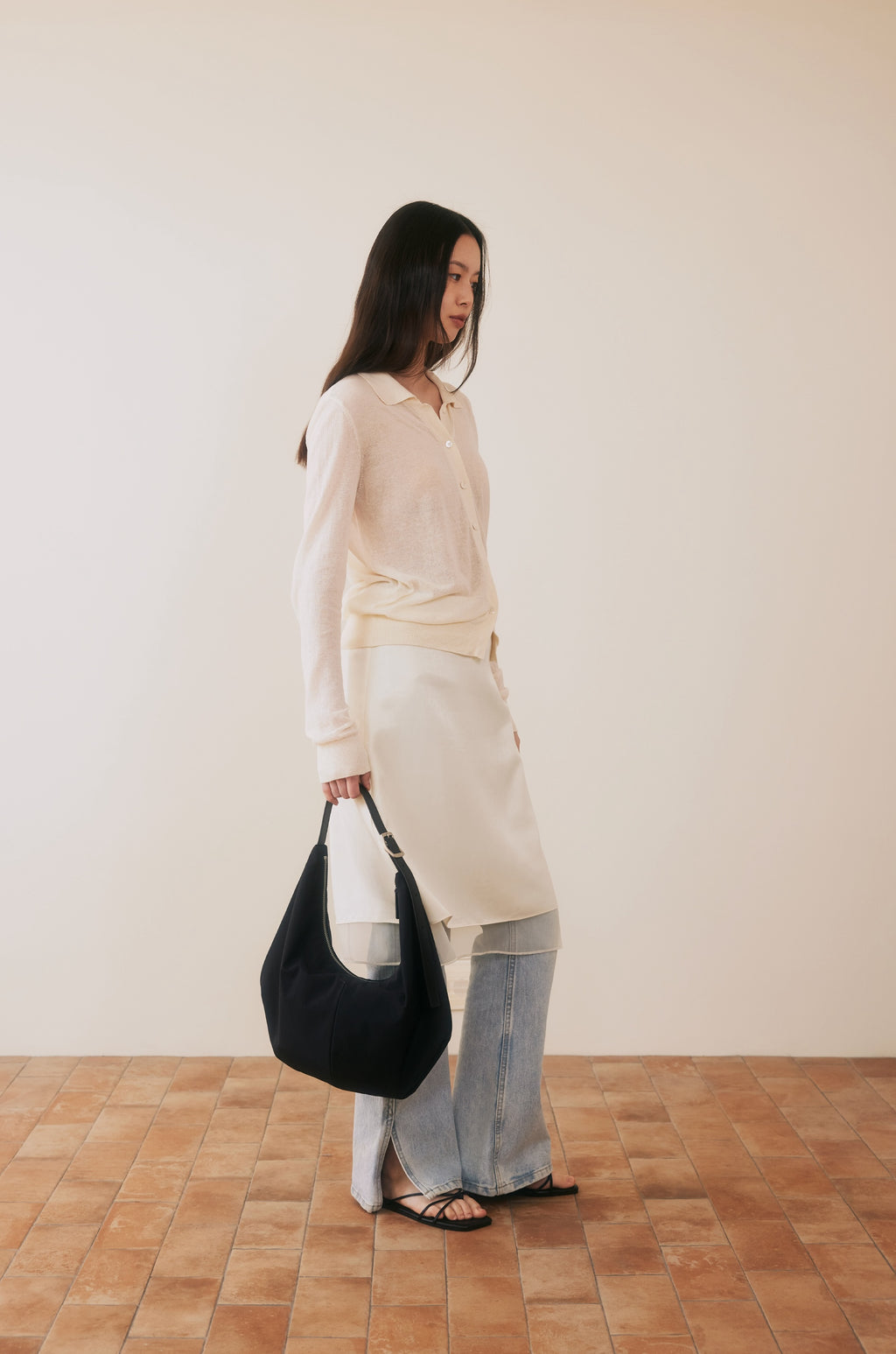 MOSSY HOBO BAG (SOFT BLACK)
