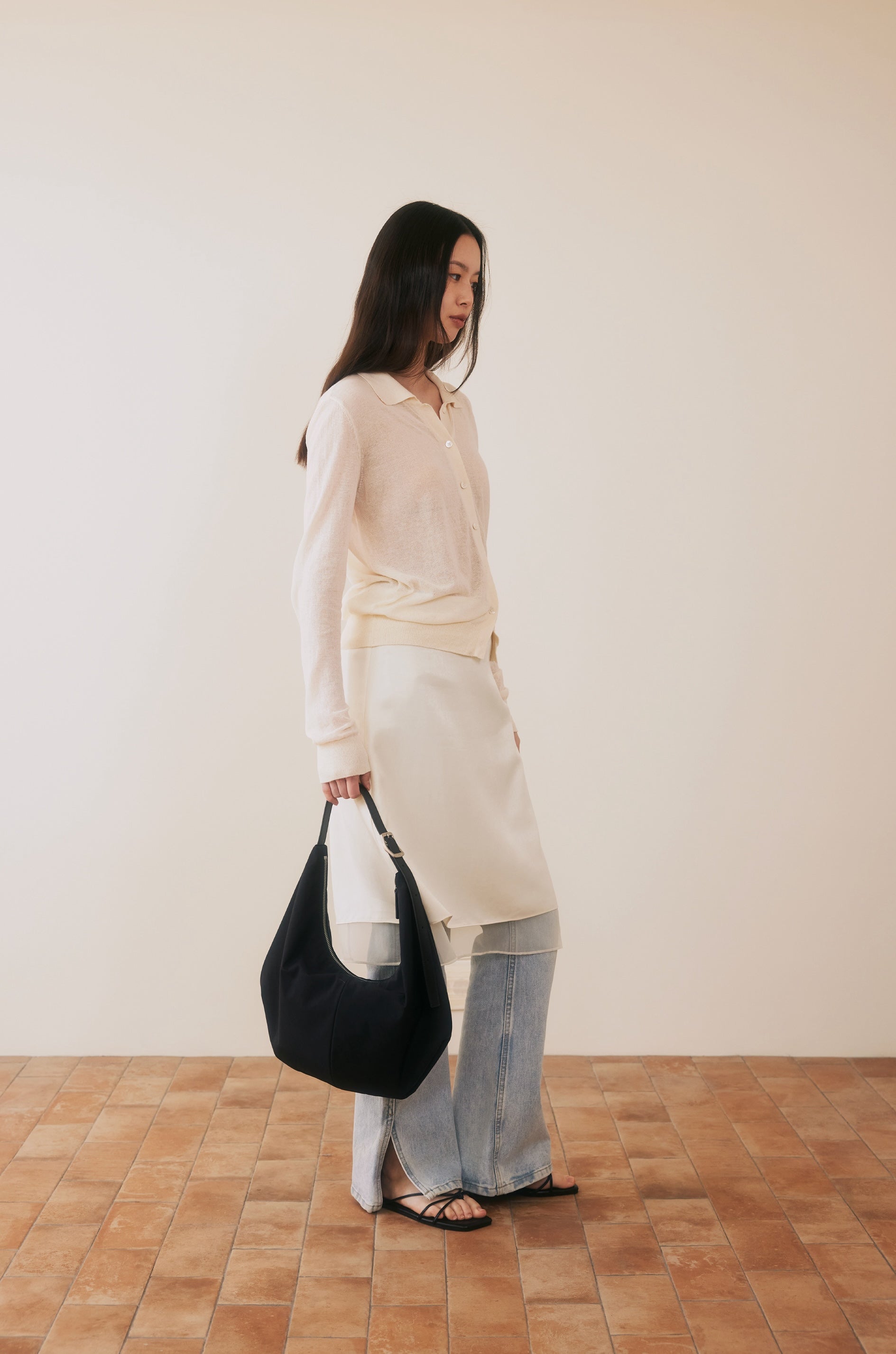 MOSSY HOBO BAG (SOFT BLACK)