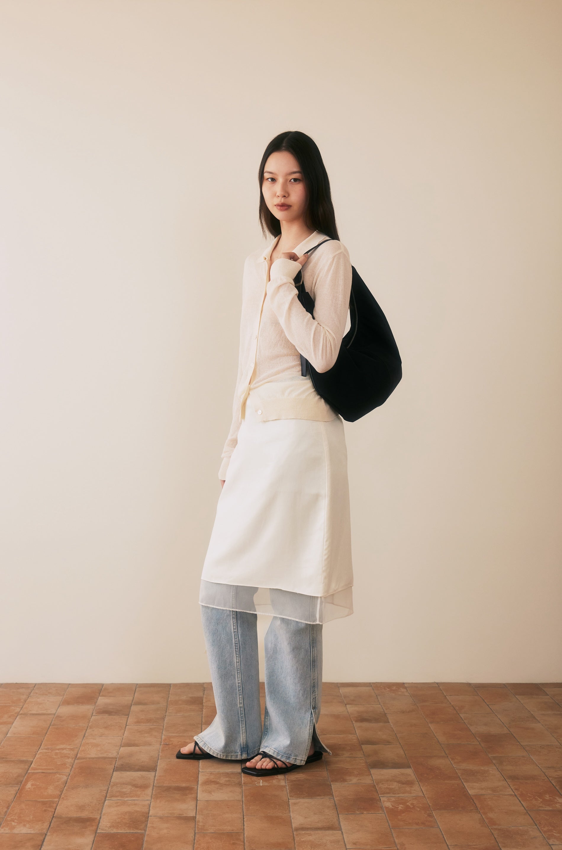 MOSSY HOBO BAG (SOFT BLACK)