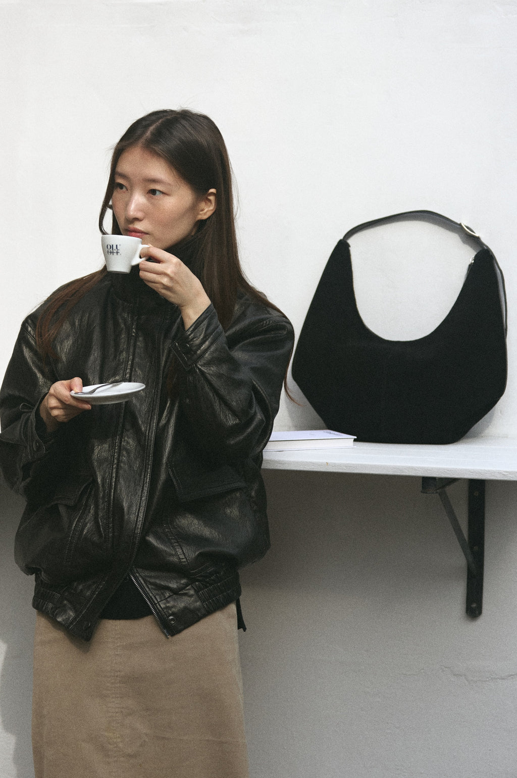 MOSSY HOBO BAG (SUEDE BLACK)