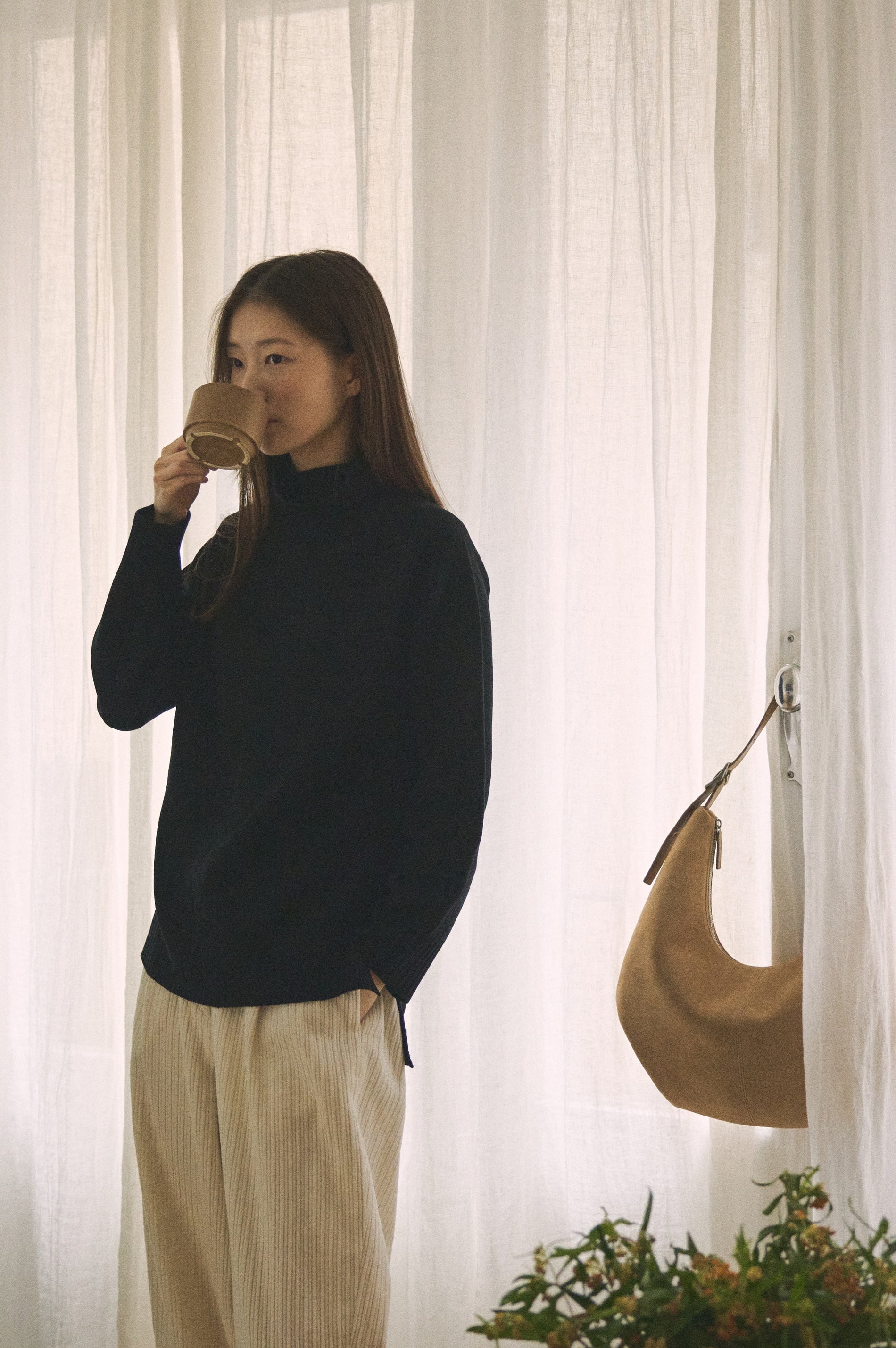 MOSSY HOBO BAG (SUEDE SAND)