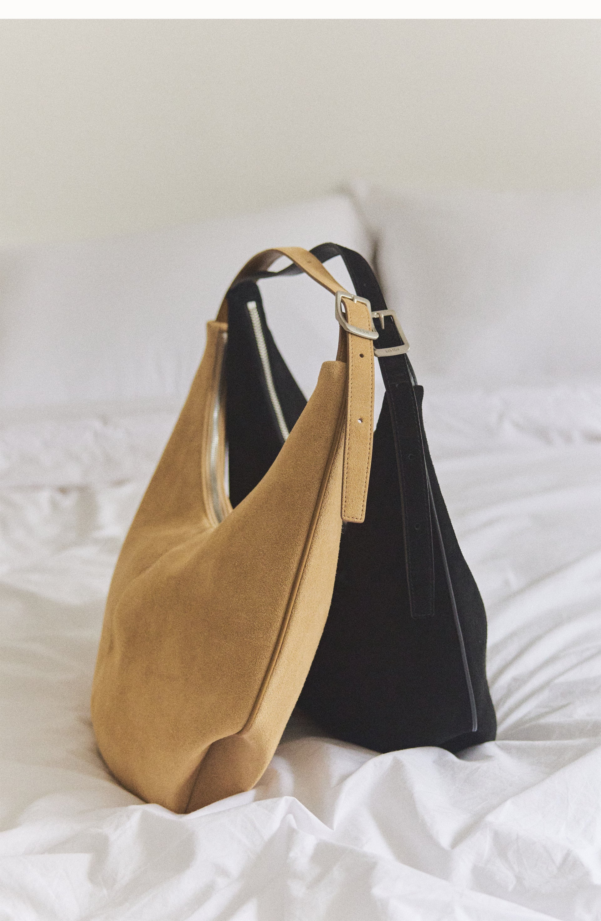 MOSSY HOBO BAG (SUEDE SAND)