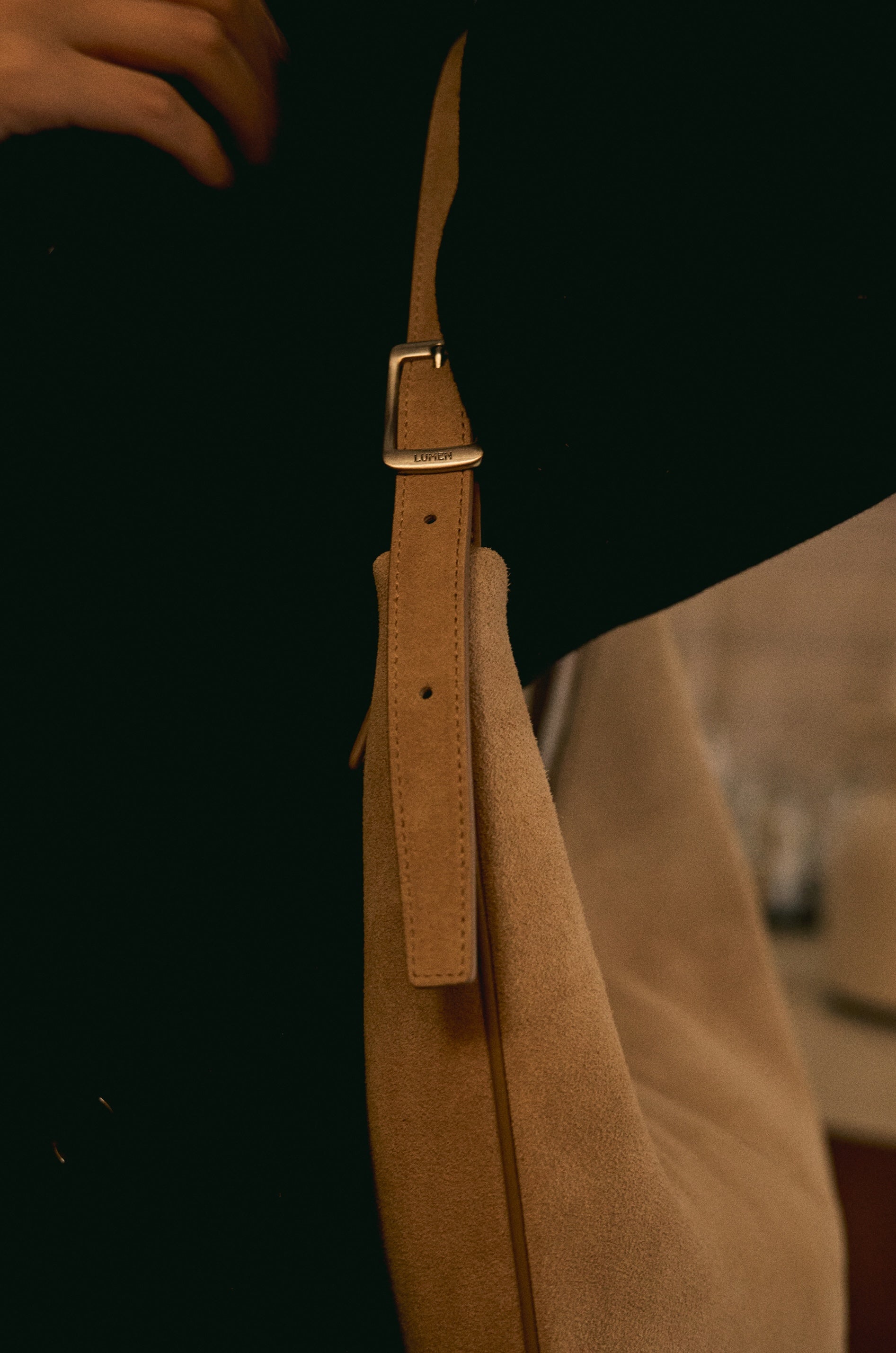 MOSSY HOBO BAG (SUEDE SAND)