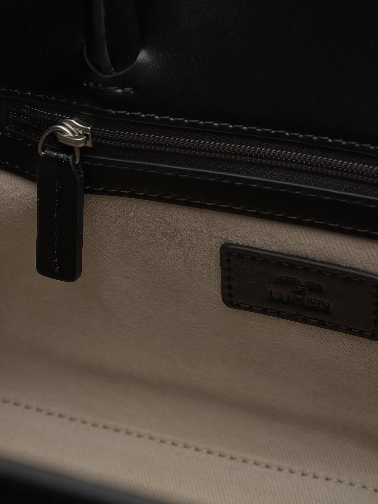 NADEL MINI BAG (SOFT BLACK)