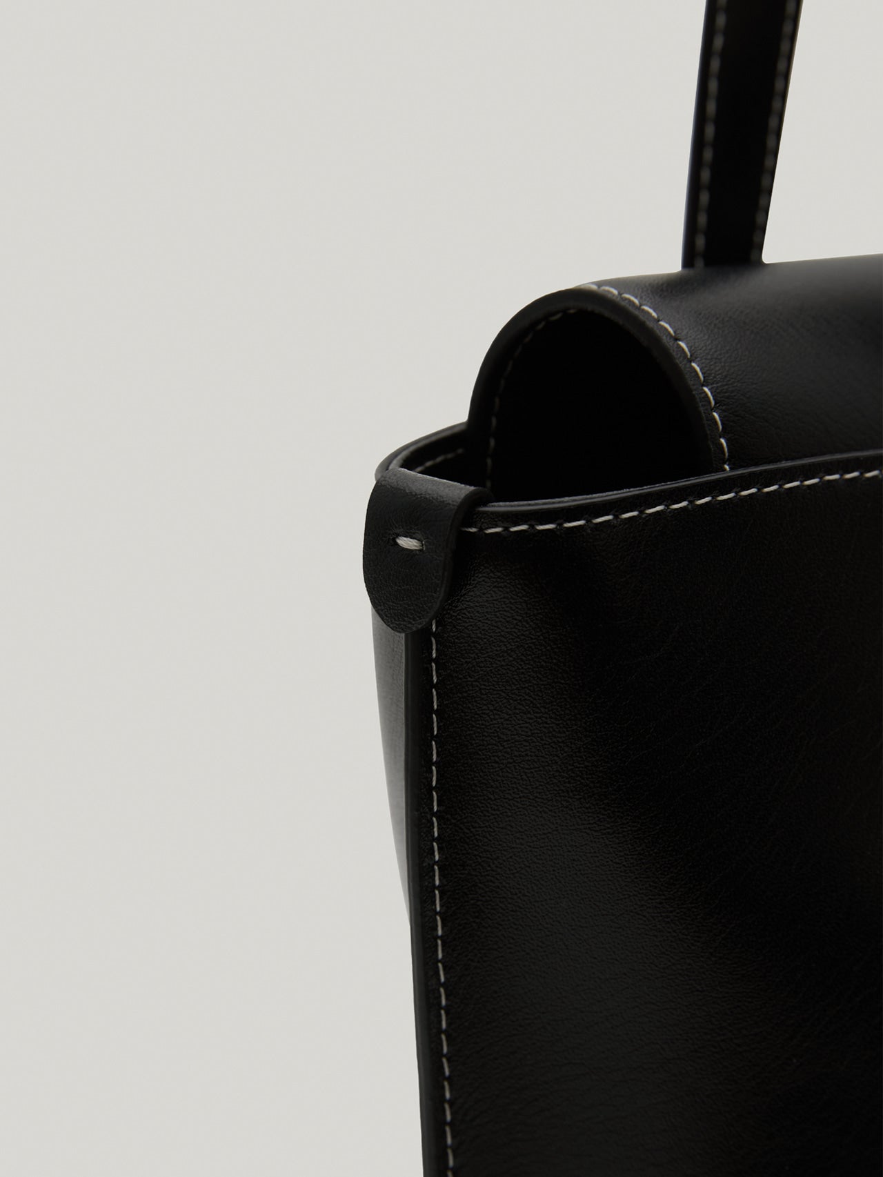 PANIER FLAP BAG (SOFT BLACK)