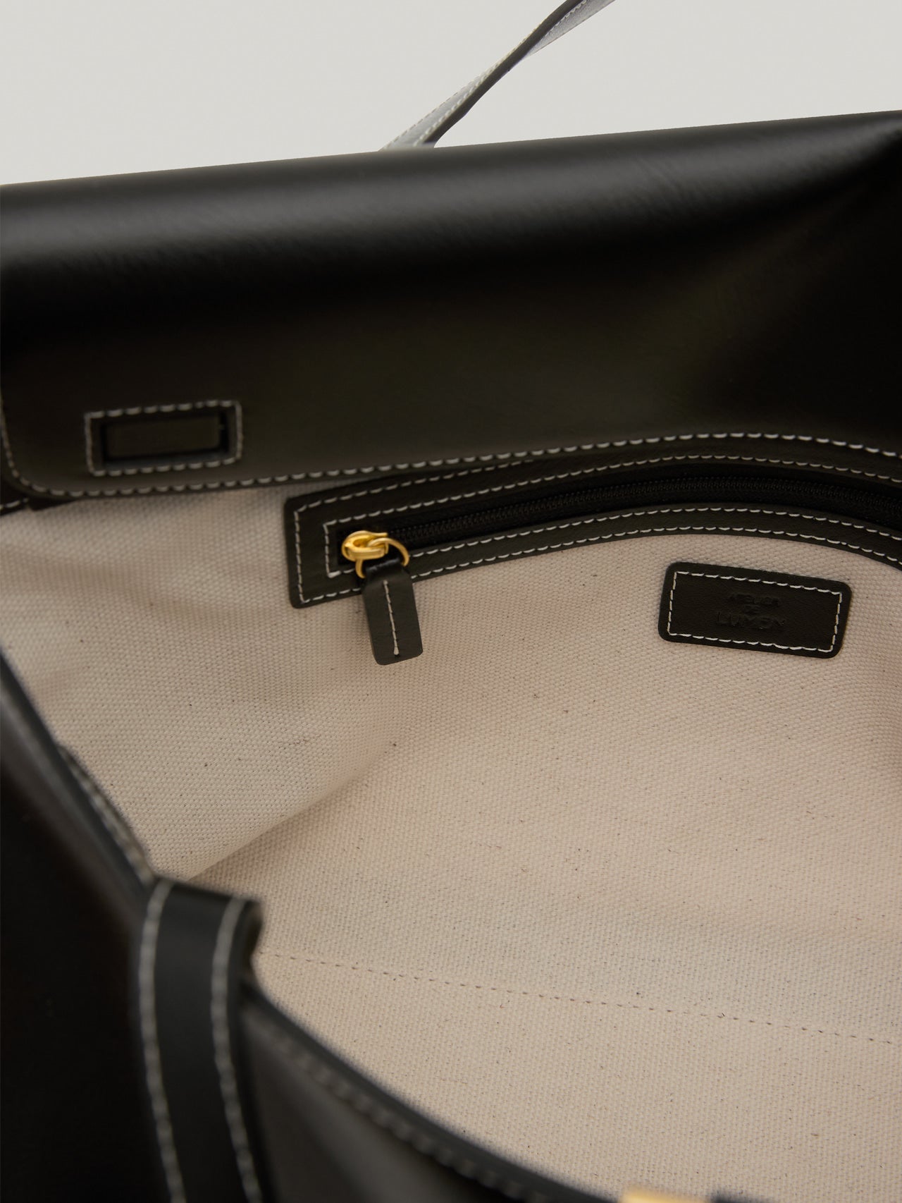 PANIER FLAP BAG (SOFT BLACK)
