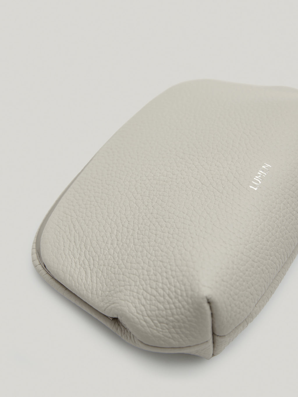 PAVE FRAME POUCH (MISTY WHITE)