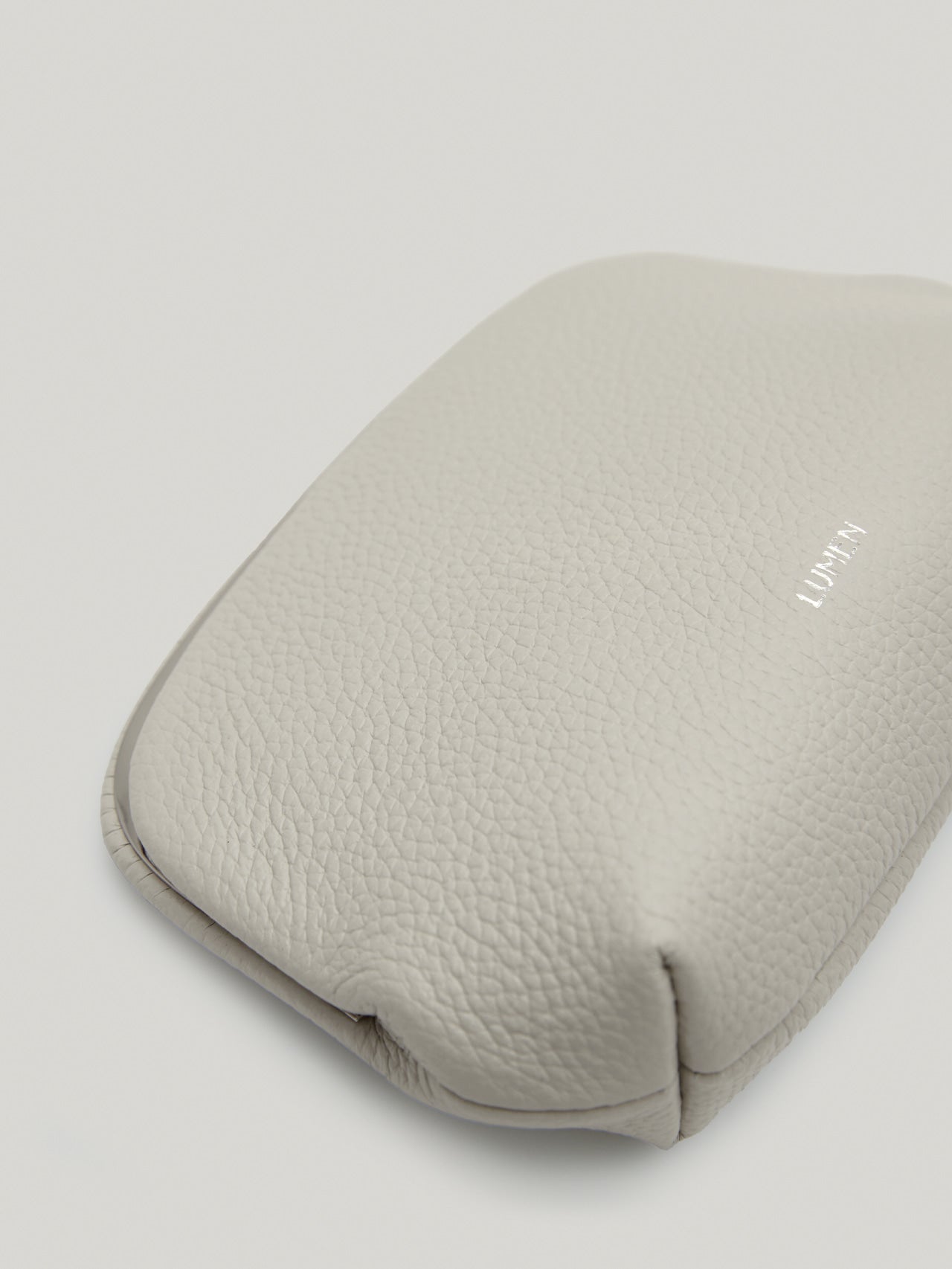 PAVE FRAME POUCH (MISTY WHITE)