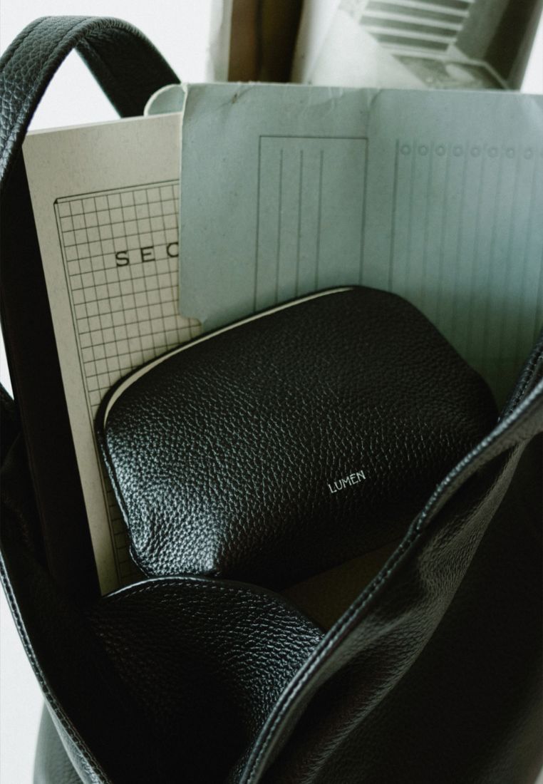 PAVE FRAME POUCH (SOFT BLACK)