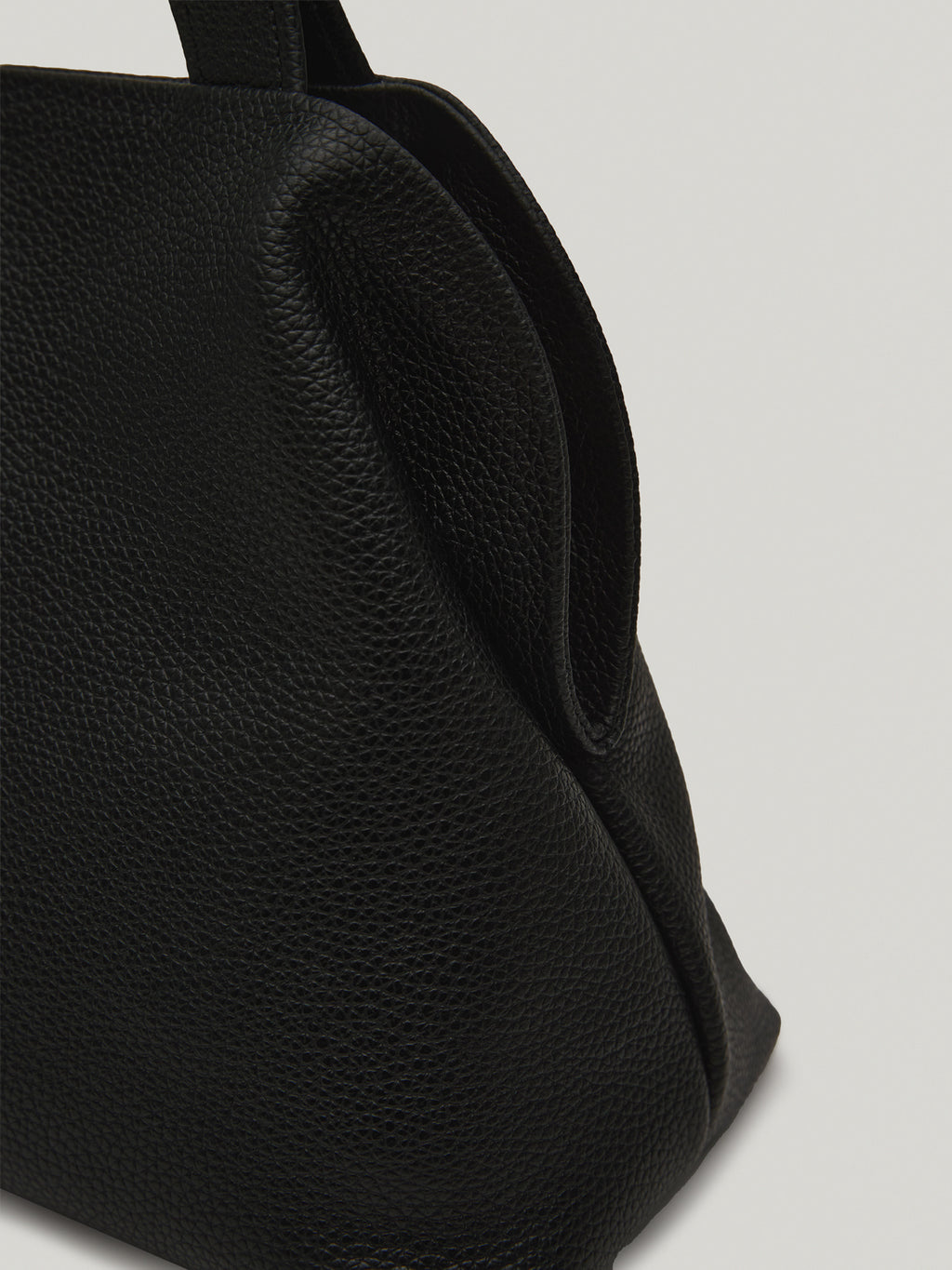 PAVE TOTE BAG (SOFT BLACK)