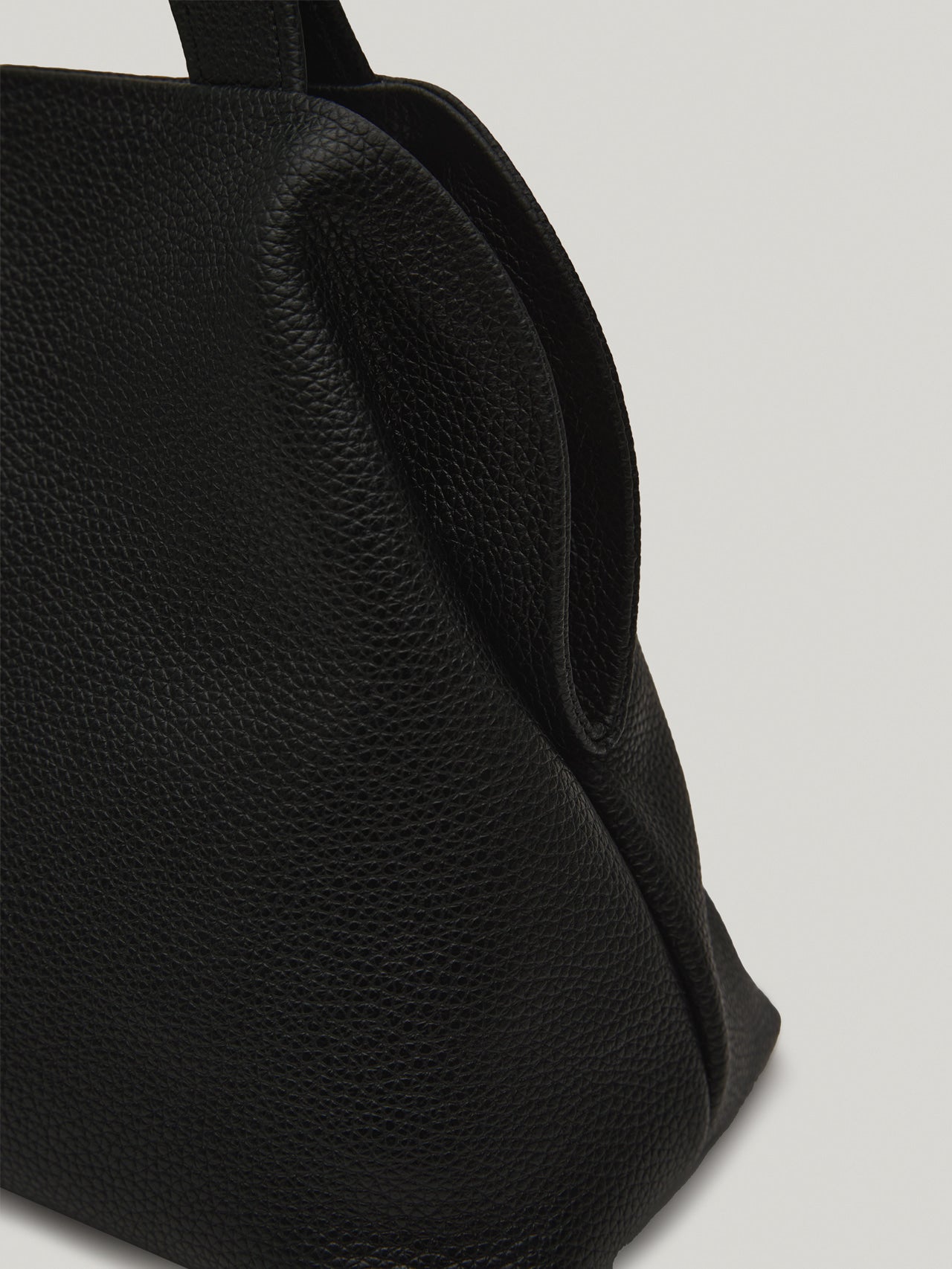 PAVE TOTE BAG (SOFT BLACK)