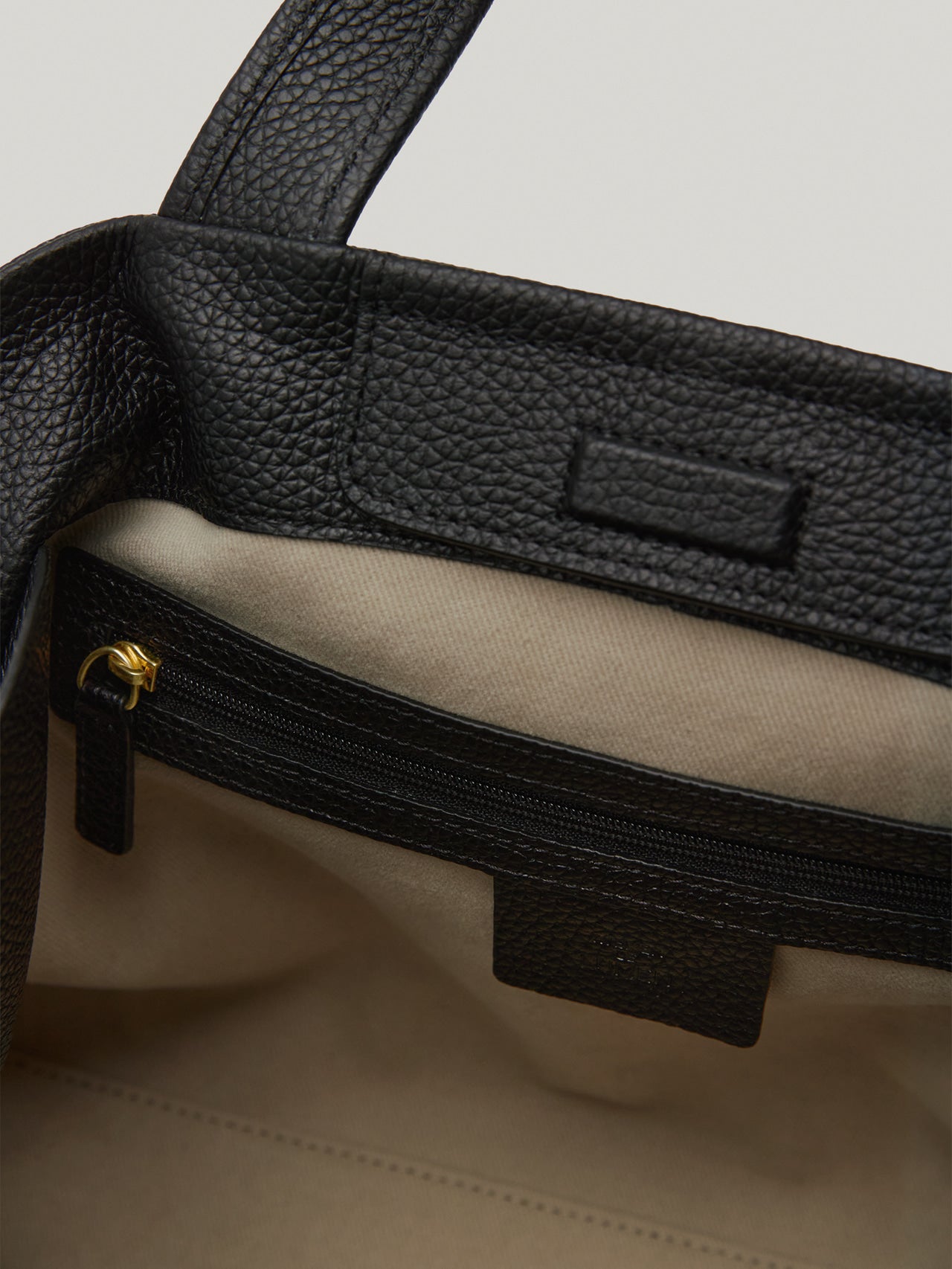 PAVE TOTE BAG (SOFT BLACK)