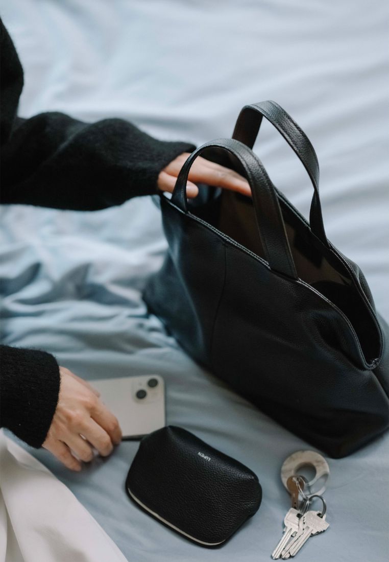 PAVE TOTE BAG (SOFT BLACK)