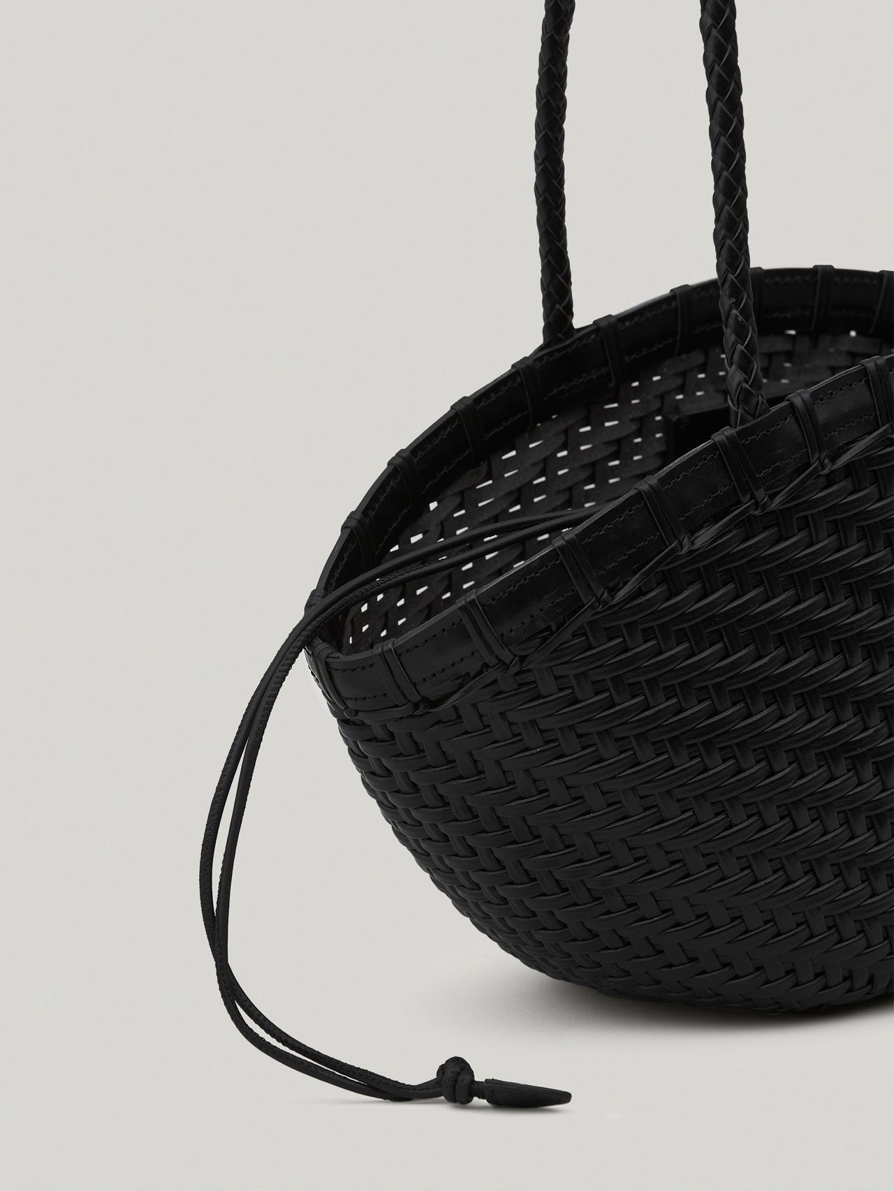 TWIG BASKET SHOULDER BAG (DRIED BLACK)
