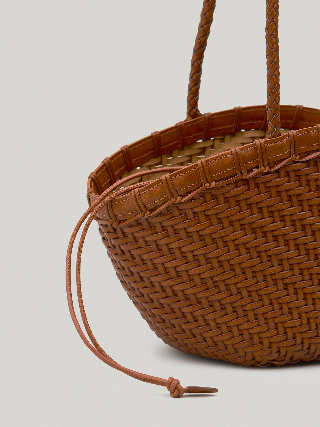 TWIG BASKET SHOULDER BAG (DRIED TAN)