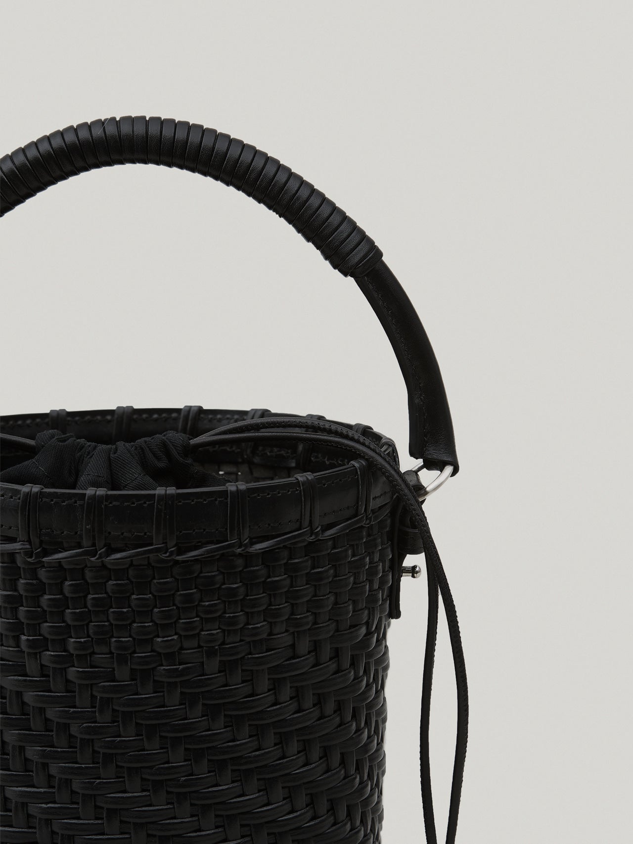 TWIG BASKET TOTE BAG (DRIED BLACK)