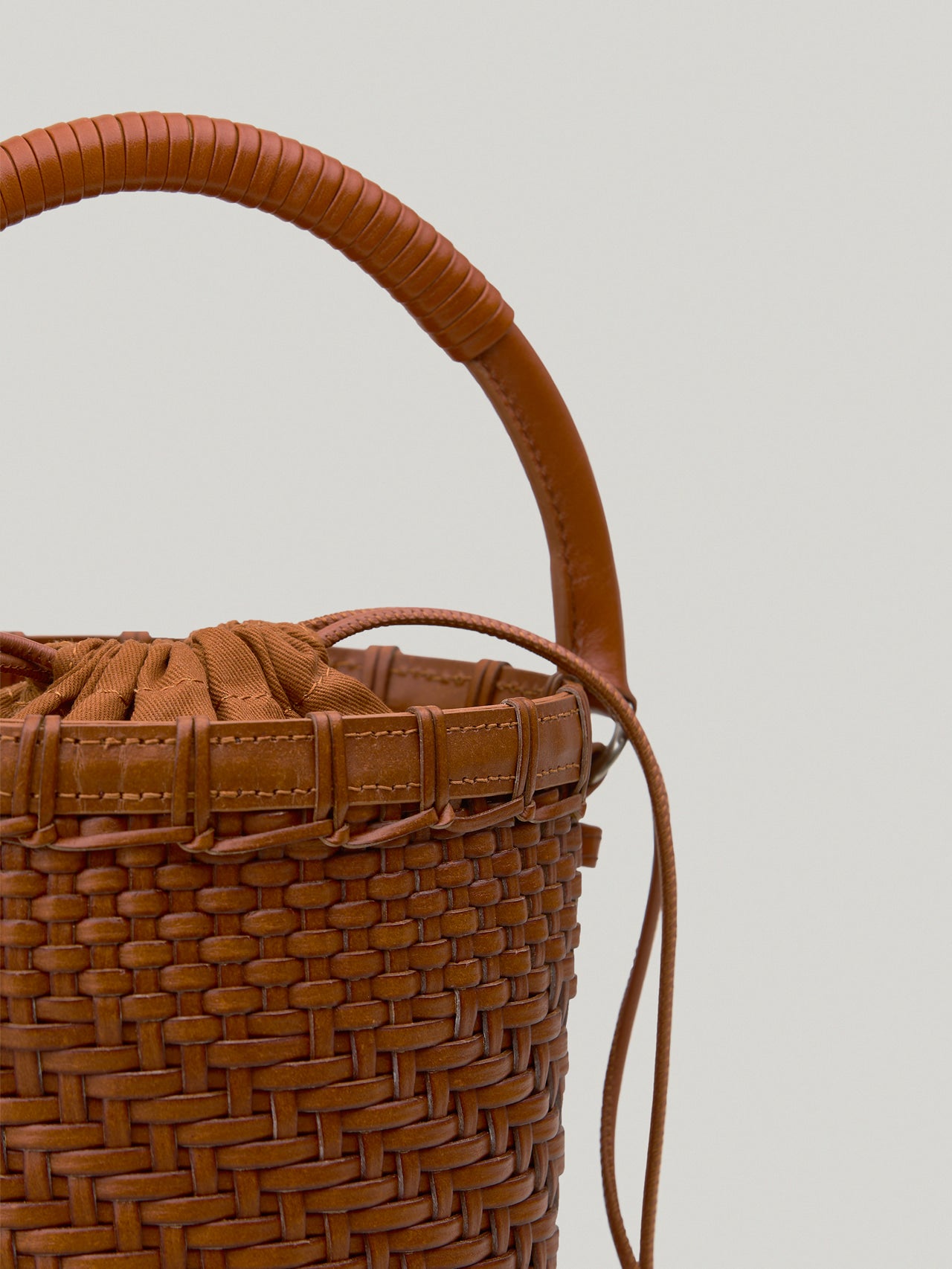 TWIG BASKET TOTE BAG (DRIED TAN)