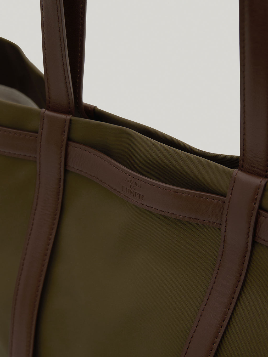 VOYAGE SHOPPER BAG (KHAKI BROWN)